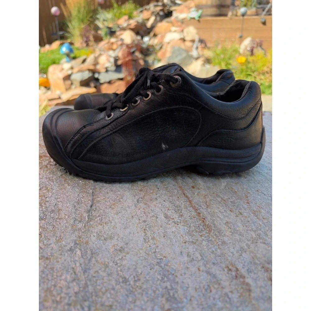 KEEN Briggs II Mens Black Leather Comfort Walking Shoes 1365-BKFG Size 8.5